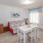 Comfortable In Umag With Parking Space Murine