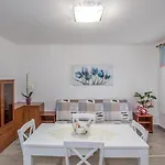 Comfortable In Umag With Parking Space *