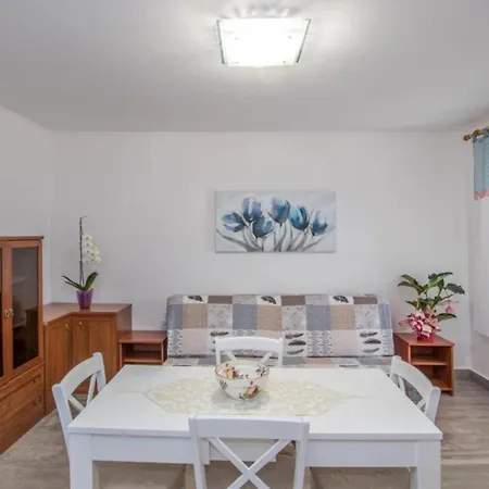 Comfortable In Umag With Parking Space *