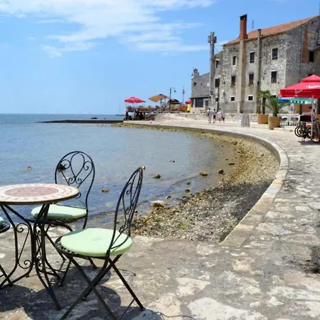 Comfortable In Umag With Parking Space شقة Murine