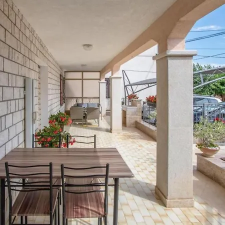 Comfortable In Umag With Parking Space